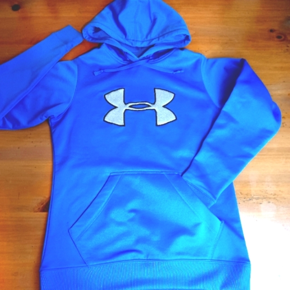 💪 LKNU Under Armour front pocket Hoodie with silver-gray logo